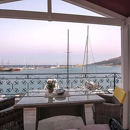 Dali Hotel 3*