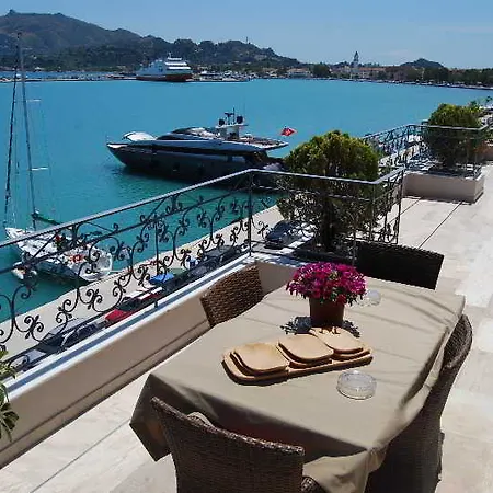 Dali Hotel 3*