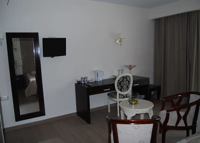 מלון Dali זקינטוס טאון